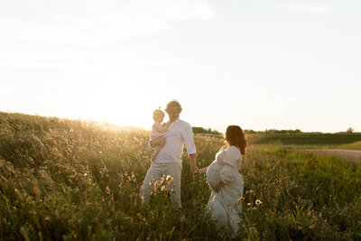 Winnipeg Family Photographer Maternity Session at Bird's Hill Park