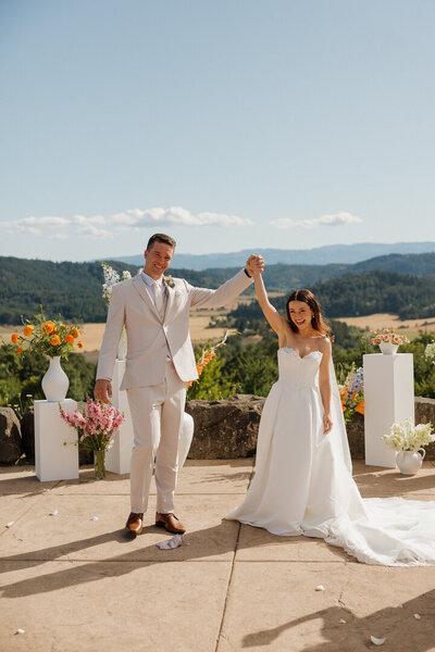 youngberghill-winery-wedding-photos-howie-photography-175
