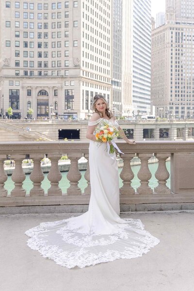 bride-chicago-riverwalk