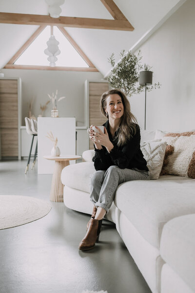 Dit is Roanna. Trouw en lifestyle fotograaf uit Amersfoort. Hier ging ze zelf op de foto.