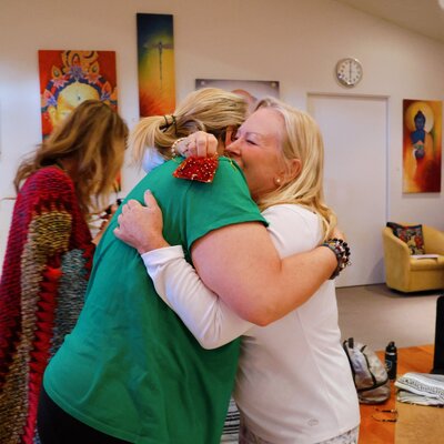 dana haines hosting soul retreat awaken the magic sedona arizona womens wellness and spiritual retreat (fire ceremonies, hiking vortexes, soundbaths, ancient ceremonies)