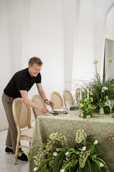 Luxury wedding planner Q Jancola setting a table at the Milwaukee Art Museum
