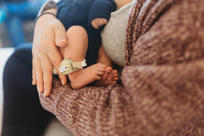 newborn baby toes in fresh 48 session by lancaster  pa newborn photographer