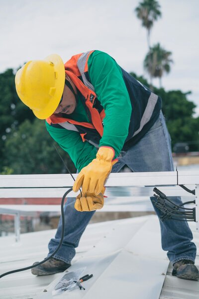 Image of construction worker working on commercial construction 