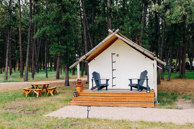 Outdoor cabin and picnic table at P-7 Base Camp in Potomac, MT