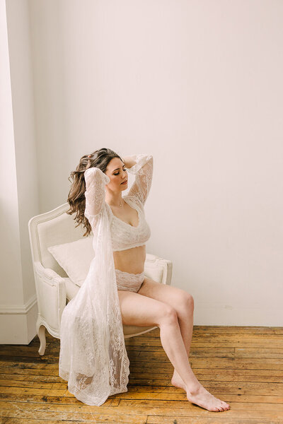 Wear a long, lace robe for your boudoir session.