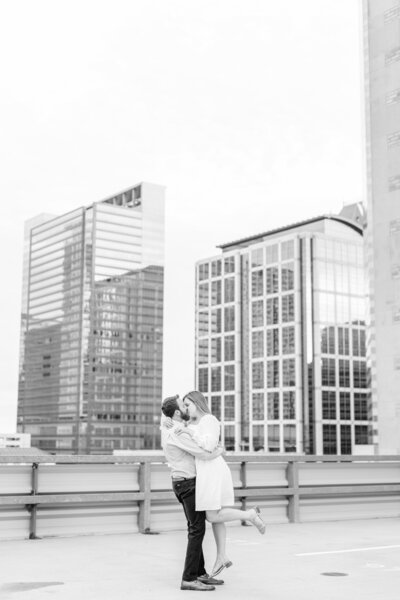 Downtown-Houston-Rooftop-Engagement-Session--15