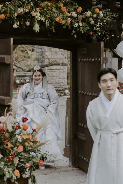bride and groom at their traditional wedding in Seoul