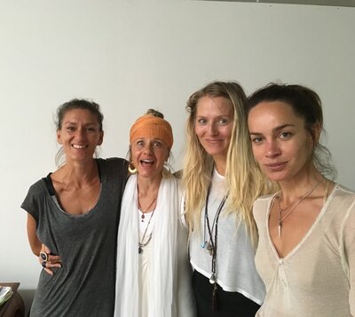 HarJiwan with her clients at Kundalini Event