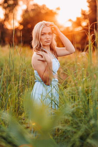 Senior playing basketball during their senior photography experience