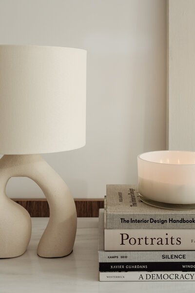 kaboompics_ceramic-lamp-styled-on-a-commode-with-a-stone-top-28396