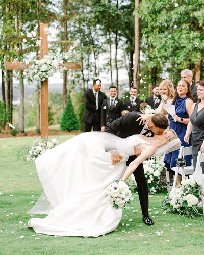Romantic and timeless wedding captured by Abby Bell Photography, a fine art wedding photographer based in Alabama. Specializing in luxury, personalized wedding photography for Alabama couples who seek an elegant and memorable experience.
