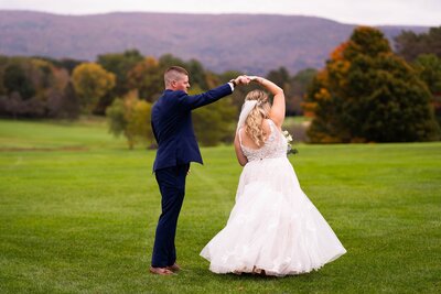 berkshire-wedding-jiminy-peak-bride-groom