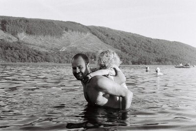 mum and daughter on holiday