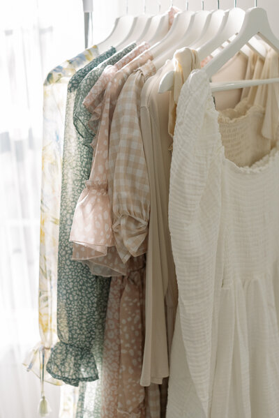 client wardrobe maternity dresses of a Richmond family photographer