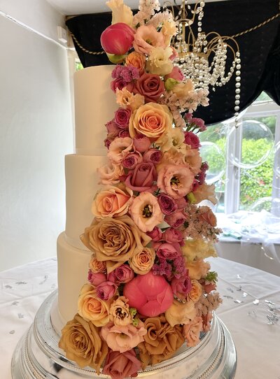 Luxury wedding cake design with modern elegance wedding and celebration cakes cambridgeshire suffolk