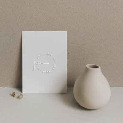 Stilleven bedrukt papier met vaas