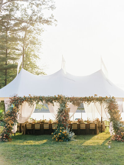 Roots Floral Design is a wedding florist in Cincinnati, Lexington, and Louisville.