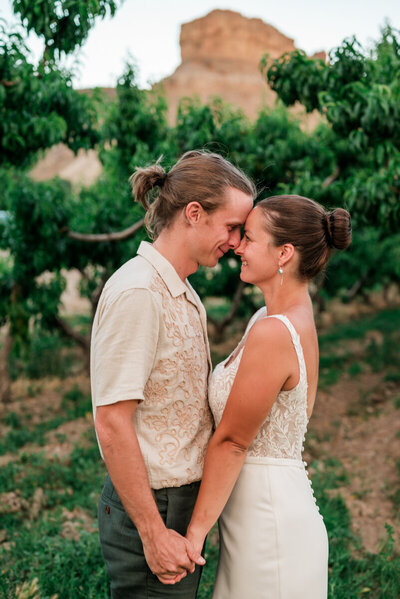 boho-wildflower-wedding-orchard-river-view_1819_blog