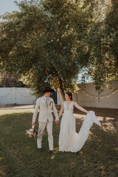 Cassie Beth Photography is a Hawai'i and destination wedding photographer. Cassie Beth Photography focuses on genuine moments, making her clients feel relaxed, and capturing the intimate moments.