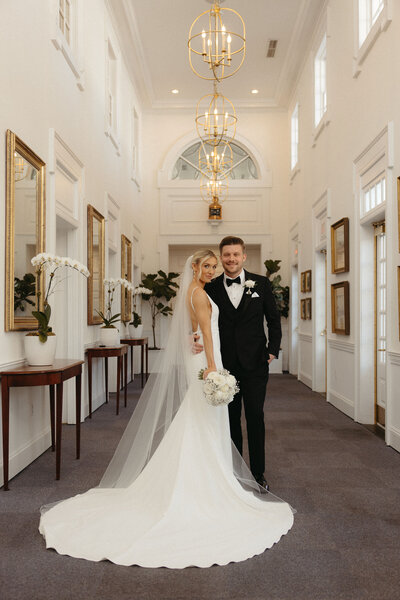 Modern garden wedding at Hardeman’s Secret Garden, Florida