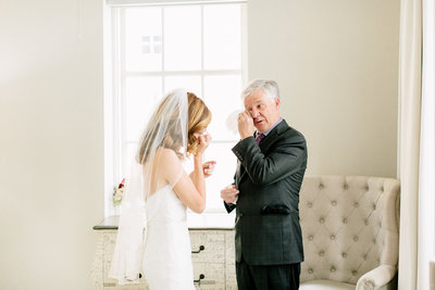 Alexa-Vossler-Photo_Dallas-Wedding-Photographer_The-Venue-at-400-North-Ervay_Stacey-David_Getting-Ready-133