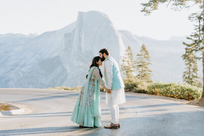 Adventure Yosemite couple at sunrise