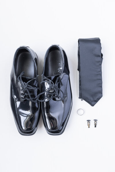 groom shoes tie and cufflinks