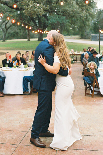 allisonbolinphoto-Texas-Hill-Country-Emotional-Sweet-Wedding-4