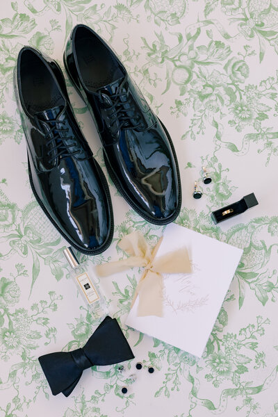 groom-accessories-polished-shoes-bowtie-wedding