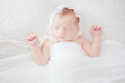 newborn-baby-girl-bonnet-bright-studio-toronto-4