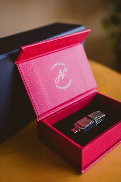 Customized USB flash drive cases with wedding photos