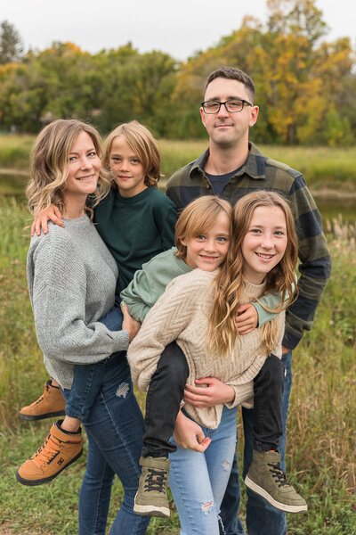 2023-krystal-moore-photography-moose-jaw-fall-family-session--27
