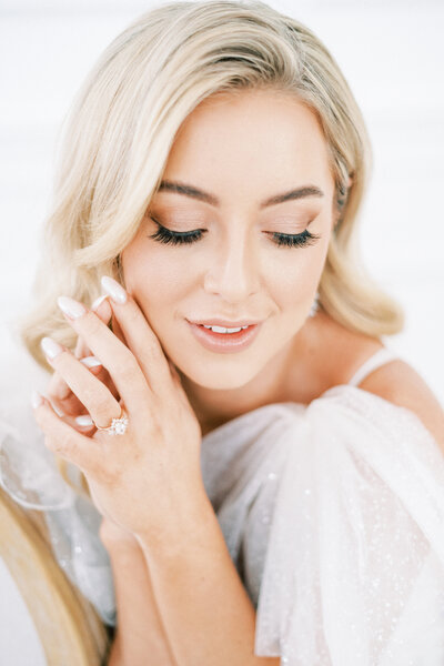 Bride with makeup and soft waves