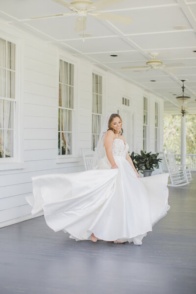 Bridal portrait by Taylor Marie Photography, Old Wide Awake Plantation