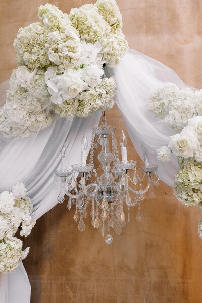 white wedding flowers at Silverleaf country club