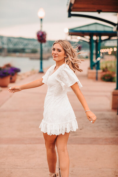 senior-girl-dubuque-iowa-location-summer-outfits