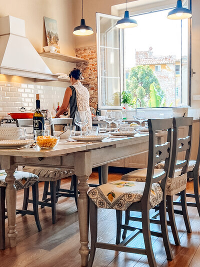 amy lamparelli in her kitchen in Lucca italy