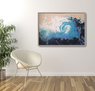 Acrylbild Powerful im Raumbeispiel. Das Kunstwerk symbolisiert Stärke, Wandel und grenzenlose Freiheit.