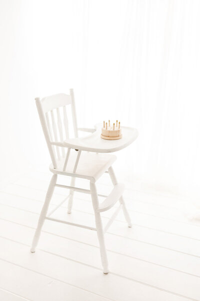 High chair for cake smash sessions