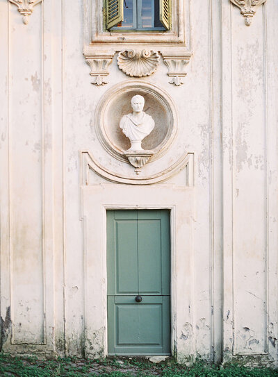 Photo of a green door in Italy - Jacqueline Benét