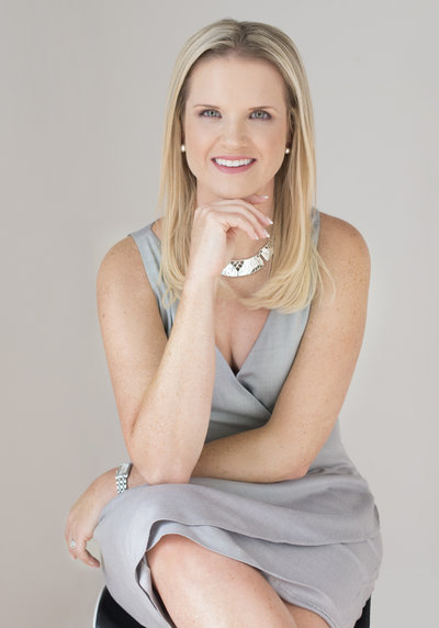 Portrait Photographer specialising in women's portraits offering Personal Branding, Business Branding, Headshots, Makeover Photoshoots in Mississauga, Oakville, Milton, Burlington, Toronto, GTA