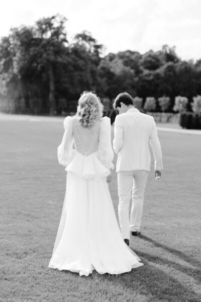 Black and white photography of Diane and Charles at Chateau Nainville les Roches
