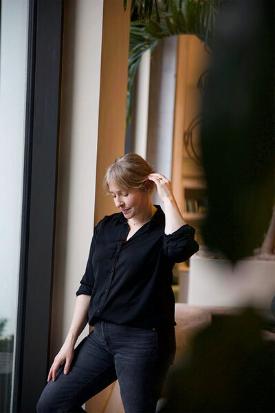 A photo of Heather Jorde, a Wakefield Photographer as she preps for a photo session.