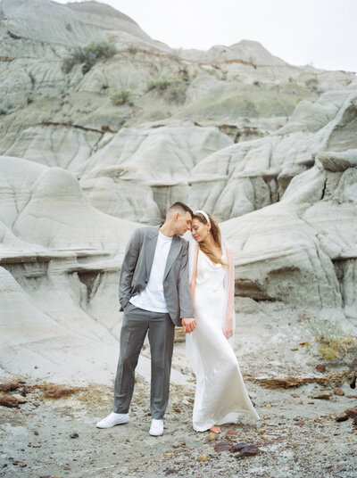 Romantic wedding imagery photographed in the badlands of Canada