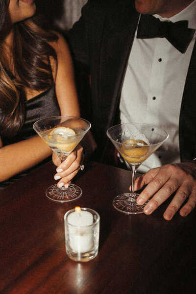 couple holding drinks at nyc bar