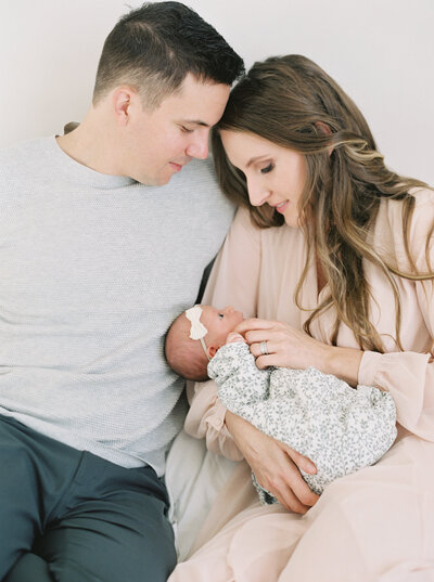 free guide how to find the right newborn photographer written by madison wi photographer Talia laird photography