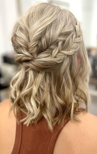 hald updo on short hair, textured half up hairstyle