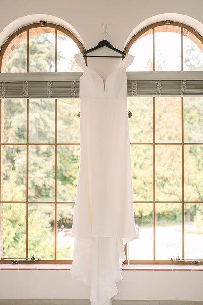 hotel room wedding photos at The Lodge at St Edward State Park
