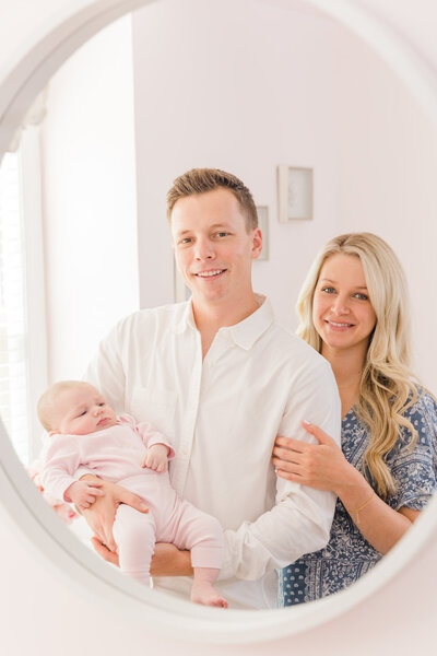 at home newborn with parents mirror reflexion lifestyle photo session by laure Photography atlanta family and newborn photographer